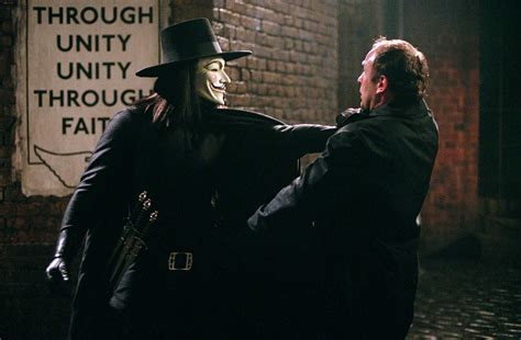 V for Vendetta: อันตรายของอำนาจและความหวังที่ลุกไหม้ในห้วงความมืด