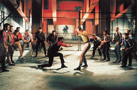  West Side Story: การชุมนุมของความรัก และความขัดแย้งที่น่าจดจำ!